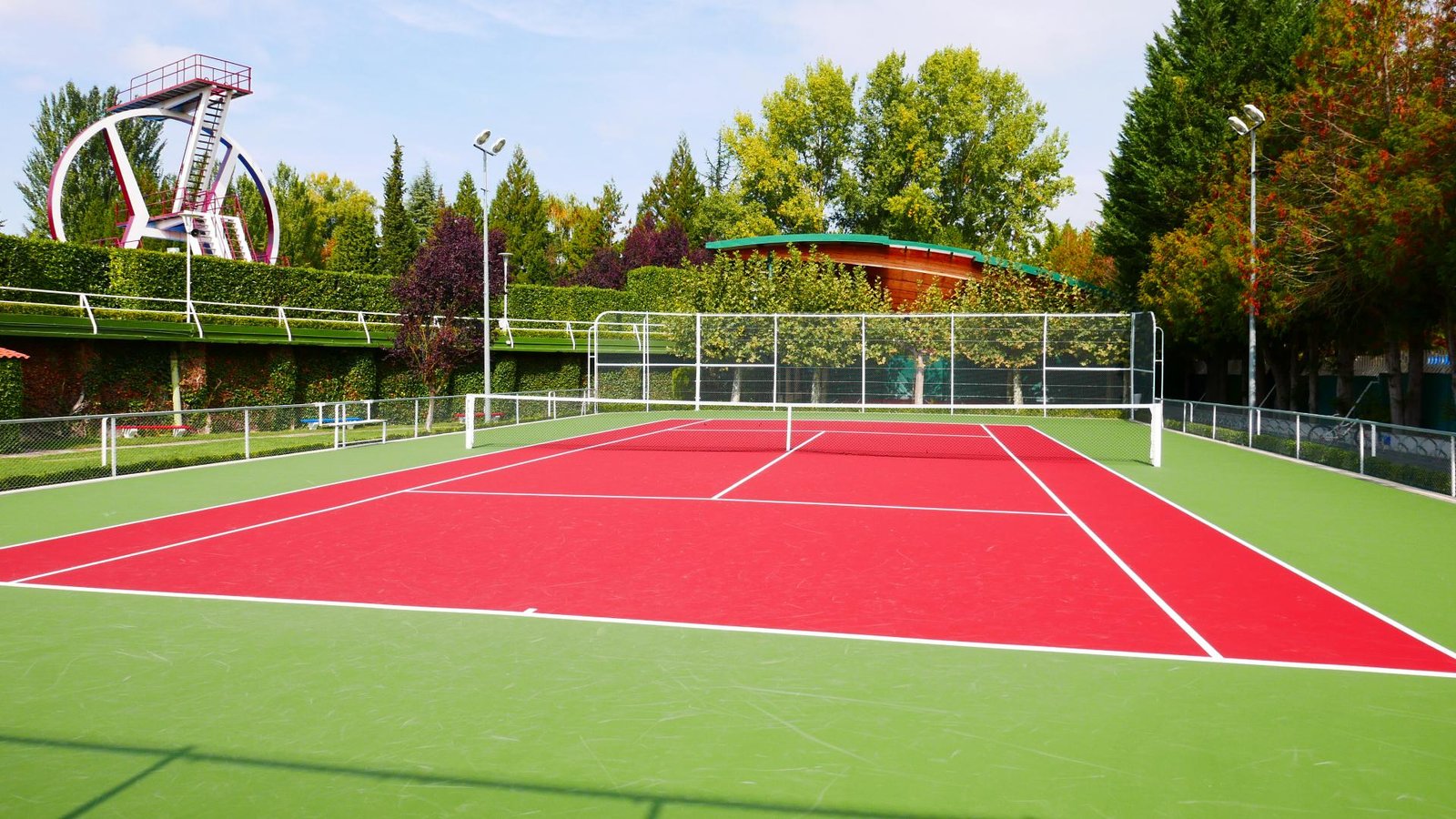 Astronave Electrónico verano Cómo afecta la superficie de la pista a su juego de tenis? | Universal  Sport Instalaciones